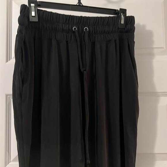Fabletics black Blaine Harem pull on Pant II SZ M NWT workout pants comfortable - Picture 2 of 15
